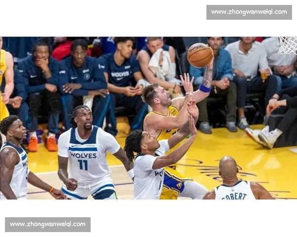 重温NBA总决赛湖人对热火第四场经典对决全程回放解析精彩瞬间战术复盘